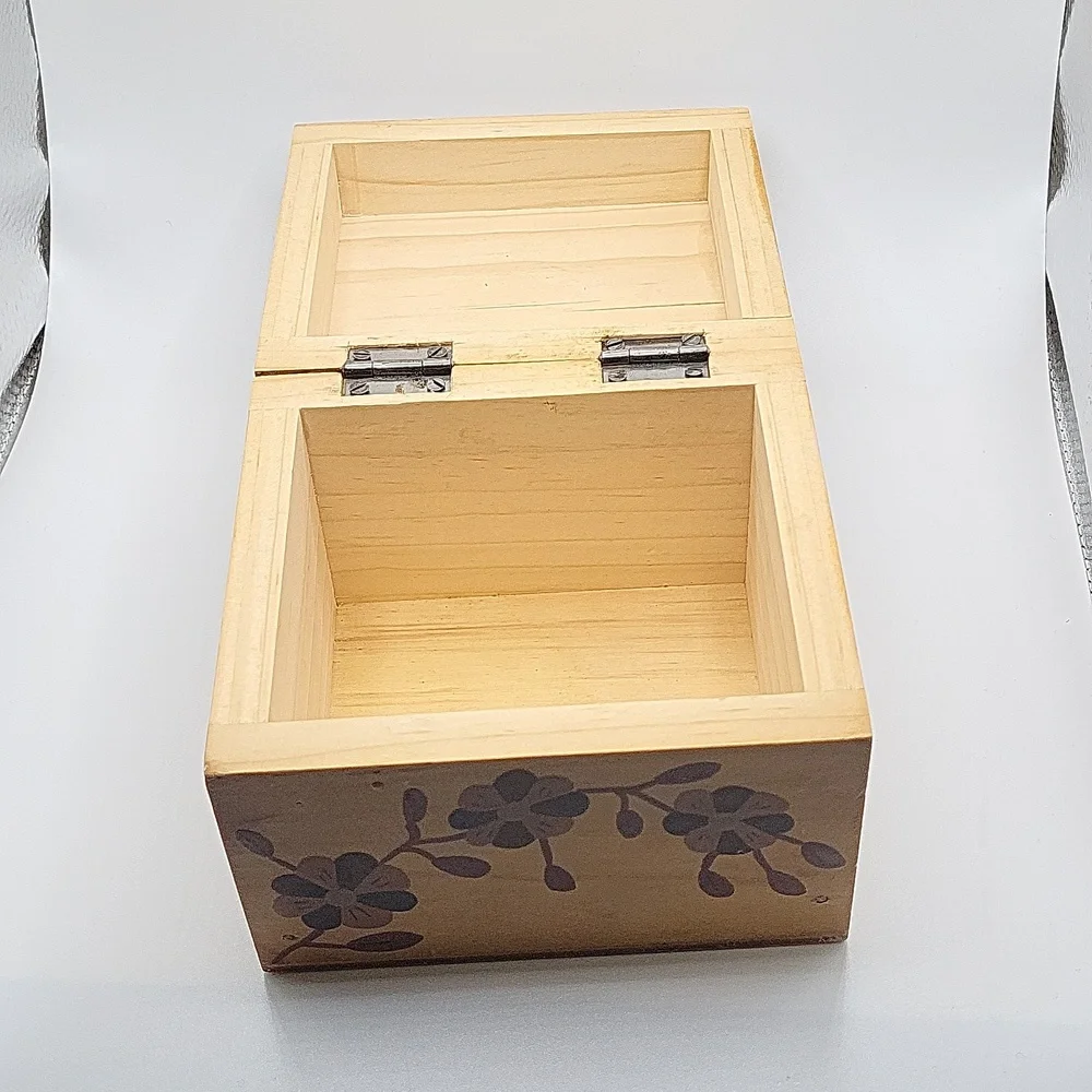 EL Salvador Crafts Trinket Box. Handmade